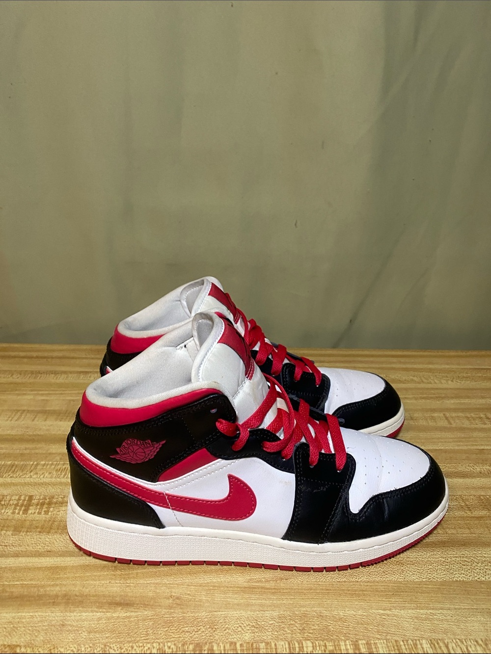 Nike Air Jordan 1 Retro High OG Bloodline 575441-062 Shoes Size 5.5Y No Box Used